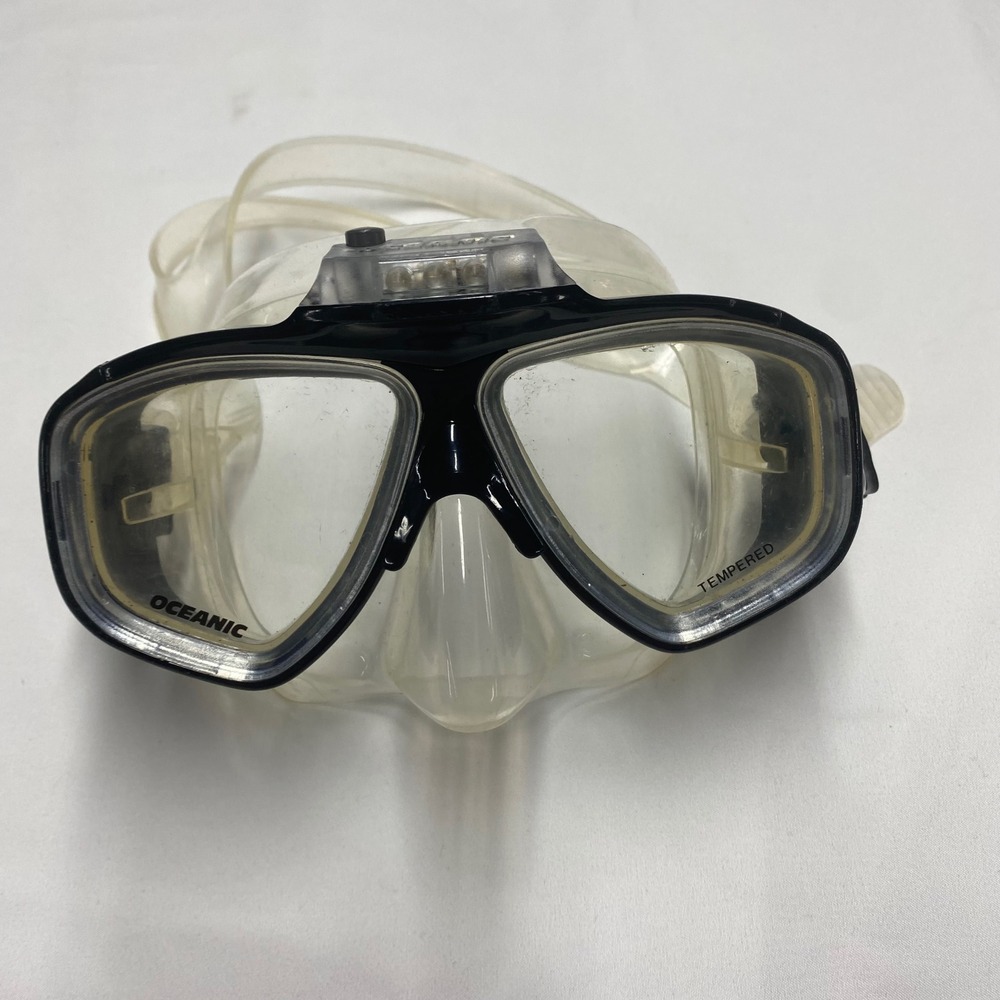 Oceanic Scuba Diving Mask with Integrated LED Light Tempered Glass Black Clear